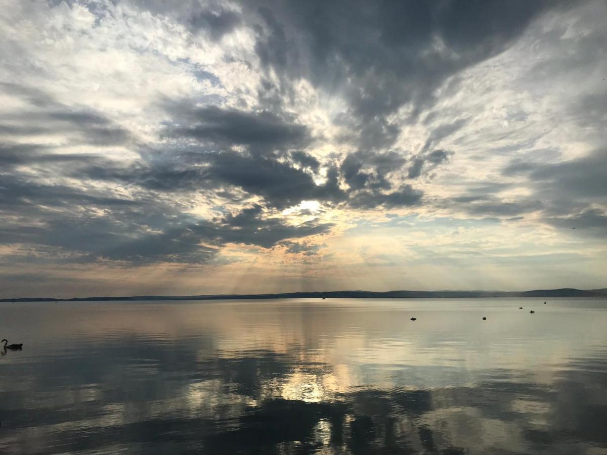 Retro Haz Pension Balatonszabadi Fürdőtelep Buitenkant foto